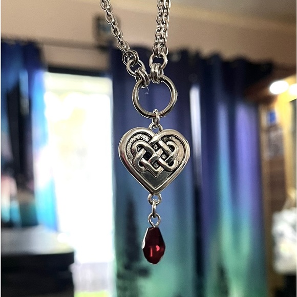 Double chain necklace celtic heart knot & dangly red crystal goth boho silver - Picture 3 of 9